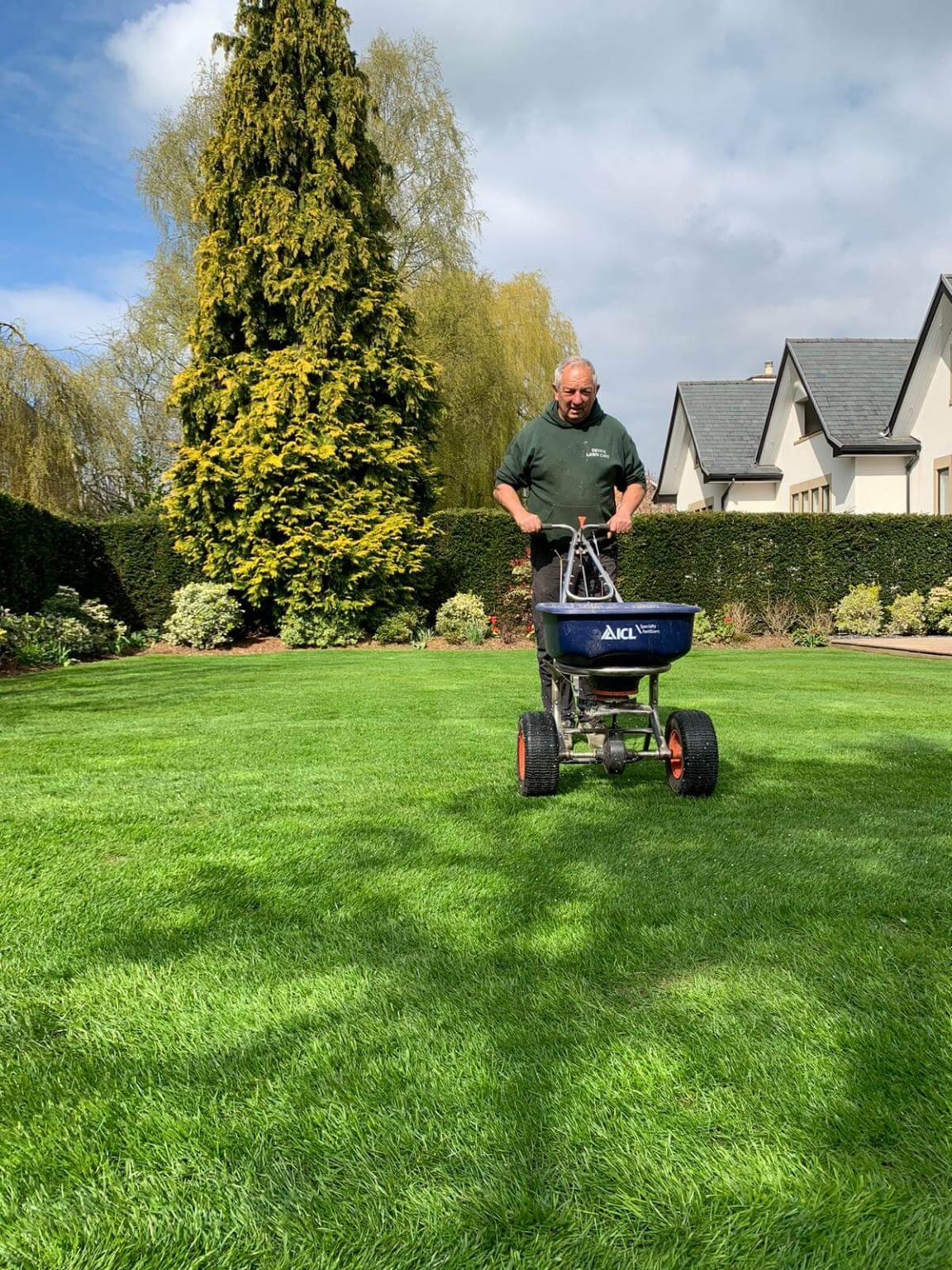 gallery-lawn-care-specialist